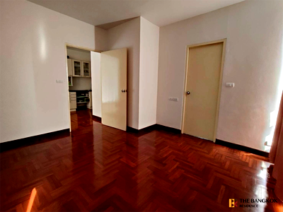 Condos for sale : Hurry to book!! Unexpected value Pathumwan Resort near BTS Phaya Thai