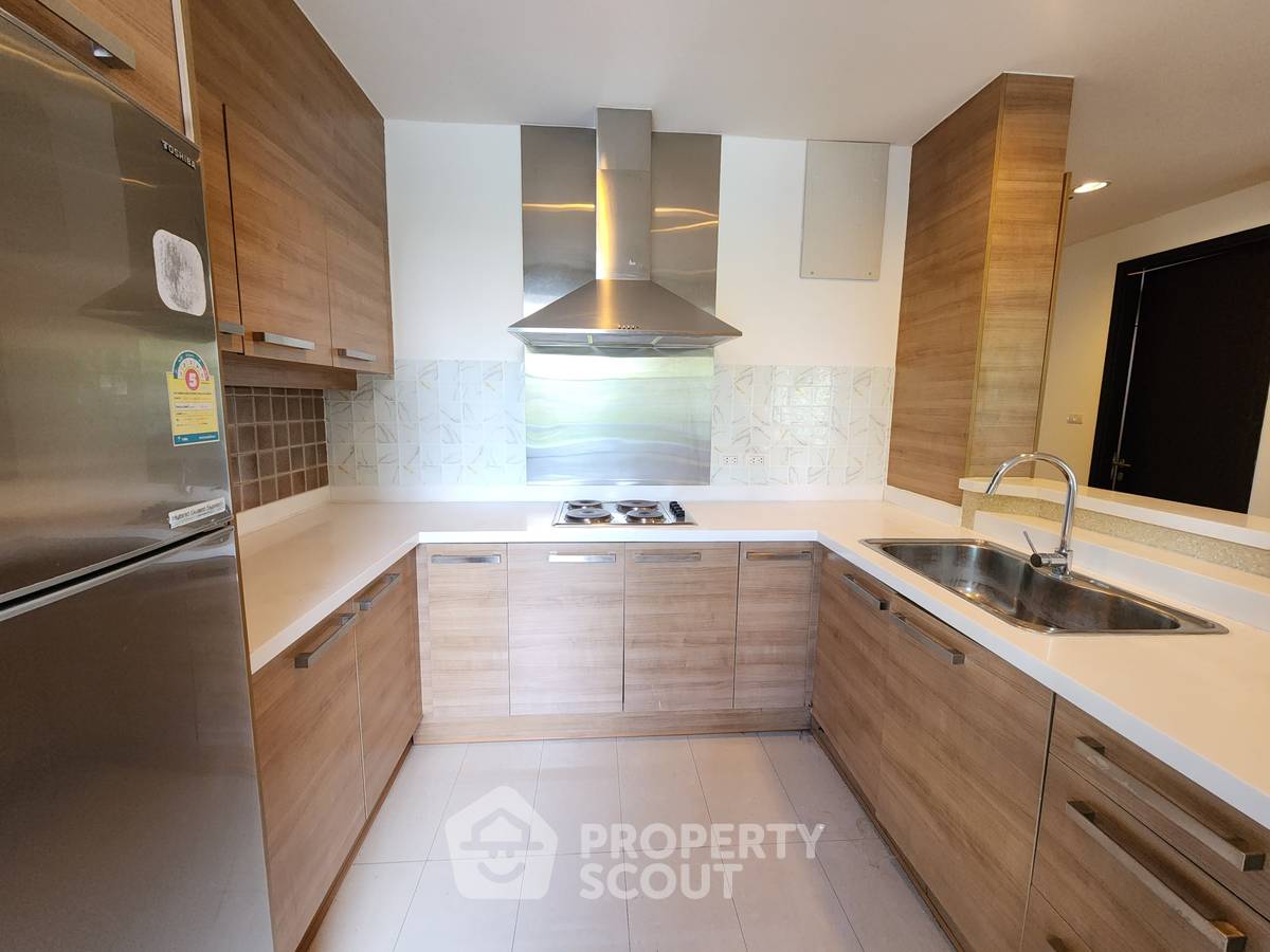 picture Spacious 2-BR 113 Sqm At Villa Sikhara Condominium, Phrom Phong (ID 1630733) - 9/14