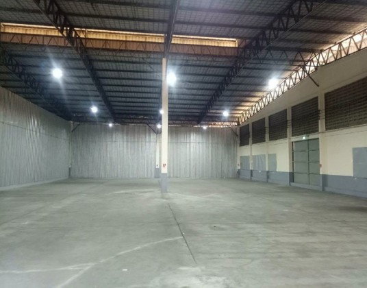 รูป ให้เช่าโรงงาน โกดัง / อยู่ในนิคมอุตสาหกรรมบางชัน มีนบุรี / ถนนเสรีไทย / ซอยเสรีไทย 54 / มีพื้นที่ 960 ตารางเมตร และ 1200 ตารางเมตร / ทำโรงงานได้ - รูปที่ 16/17