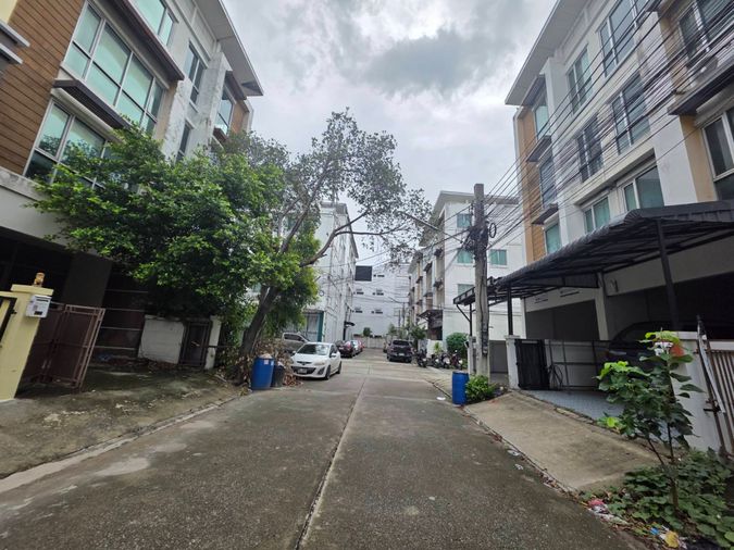 ขายทาวน์โฮม 4 ห้องนอน 216 ตร.ม. 21.8 ตร.ว. เขตลาดกระบัง