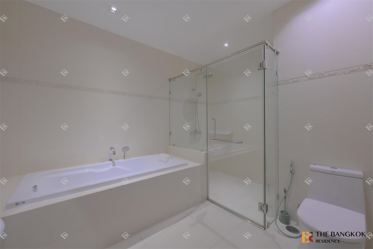 picture Comfortable and Ready to Move-in The Madison Condominium Sukhumvit 41 near BTS Phrom Phong - 10/10