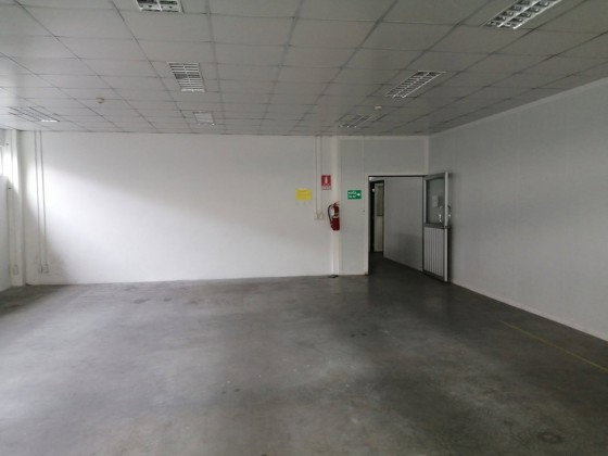 รูป ให้เช่าโรงงาน โกดัง / อยู่ในนิคมอุตสาหกรรมบางชัน มีนบุรี / ถนนเสรีไทย / ซอยเสรีไทย 54 / มีพื้นที่ 960 ตารางเมตร และ 1200 ตารางเมตร / ทำโรงงานได้ - รูปที่ 12/17