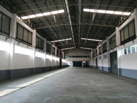 รูป ให้เช่าโรงงาน โกดัง / อยู่ในนิคมอุตสาหกรรมบางชัน มีนบุรี / ถนนเสรีไทย / ซอยเสรีไทย 54 / มีพื้นที่ 960 ตารางเมตร และ 1200 ตารางเมตร / ทำโรงงานได้ - รูปที่ 4/17
