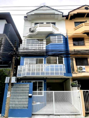 Houses for sale Srinakharinwirot University Prasanmit Campus : LTH16191 - Spacious House FOR SALE Rama 9 Soi 13 | 250 sq.m. | 3 Beds 4 Baths | 4 Storeys | 1 Parking | 12.9MB