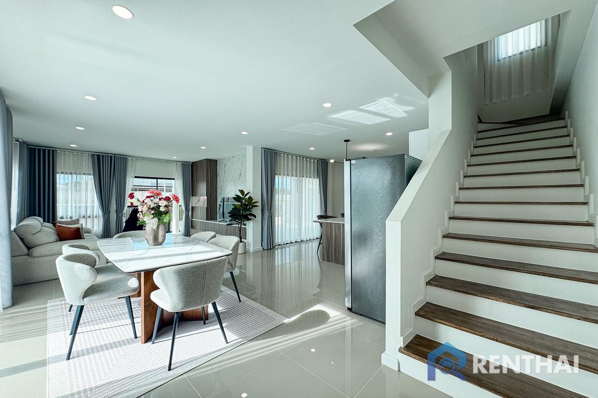 picture Spacious Pool Villa on a Large Corner Plot - 13/25