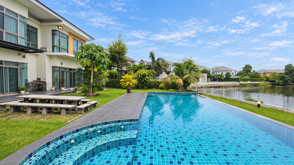 รูป ขายบ้านริมทะเลสาบ Perfect Masterpiece Lakeside (297.6 ตร.ว.) บรรยากาศส่วนตัว สไตล์รีสอร์ท - รูปที่ 8/68