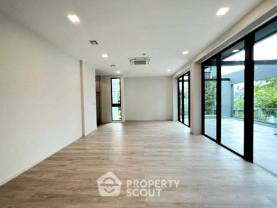 Houses for rent Bangkok : 4-BR House at Vive Krungthep Kreetha close to Krungthep Kreetha (ID 3299228)