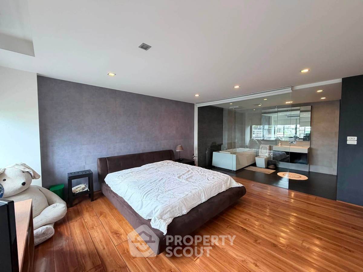 picture Spacious 2-BR 150 Sqm, Supreme Ville Condominium, MRT Khlong Toei (ID 3309381) - 11/20