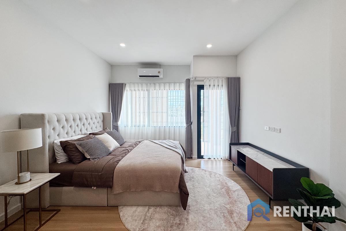 picture Spacious Pool Villa on a Large Corner Plot - 20/25