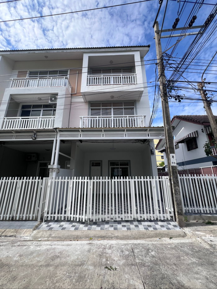 รูป 🏡 ขายทาวน์โฮม 3 ชั้น นวมินทร์ 88 – เชื่อมรามอินทรา 58 | ทำเลดี เดินทางสะดวก - รูปที่ 1/9