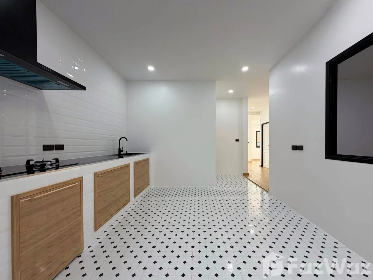 picture 2 Bedroom House for sale in Ratsada, Phuket  6780805 - 8/13