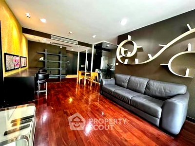 Condos for sale : 2-BR Condo at Socio Inthamara near BTS Saphan Khwai (ID 2918236)