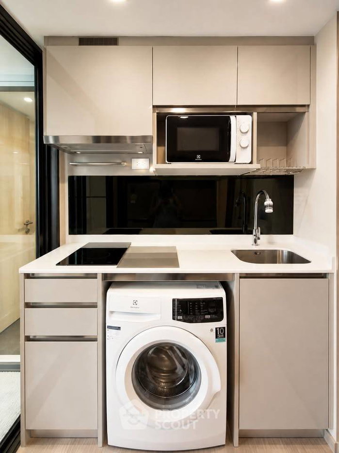 picture 2-BR Condo at Knightsbridge Space Ratchayothin near BTS Ratchayothin (ID 3311775) - 2/9
