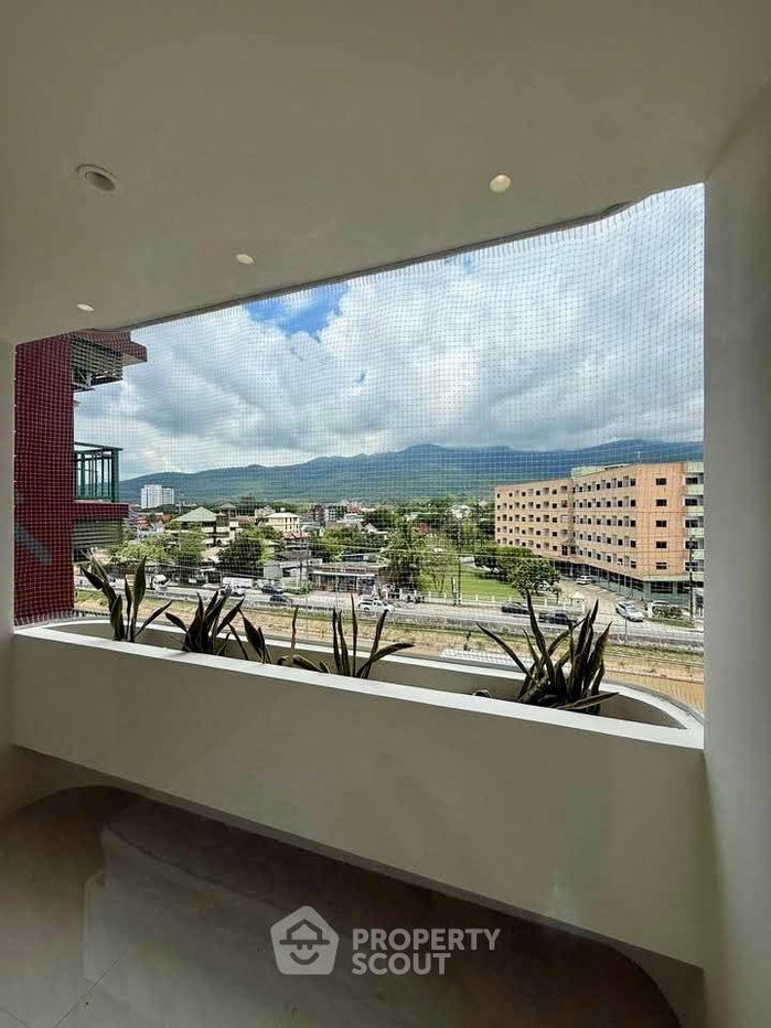picture 2-BR Condo at Thaweephol Tower in Chang Phueak (ID 3313216) - 5/9