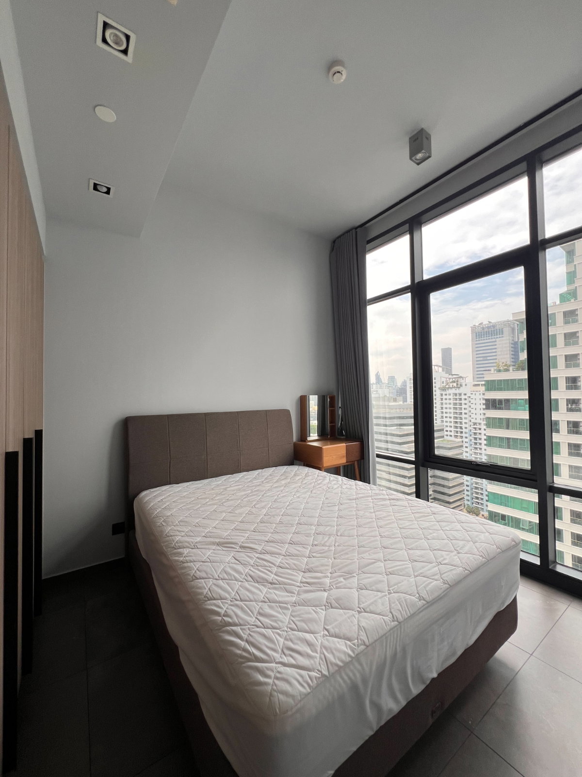 Luxury Condo FOR RENT The Lofts Asoke | 36 sq.m. | 1 Beds 1 Bath | BTS Asoke & MRT Phetchaburi | SP.0031