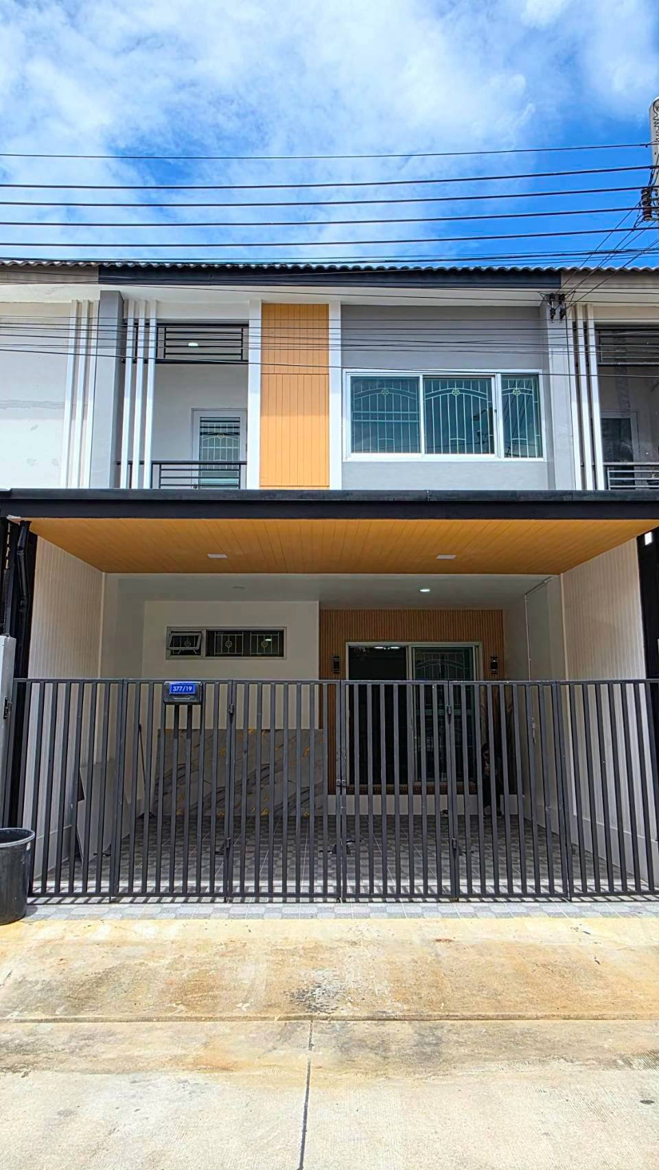 ทาวน์เฮ้าส์ รีโนเวทใหม่ ทำเลดี หมู่บ้านราชพฤกษ์เฟส3 ถนนฉลองกรุง 61 ลาดกระบัง ใกล้นิคมลาดกระบัง สุวรรณภูมิ