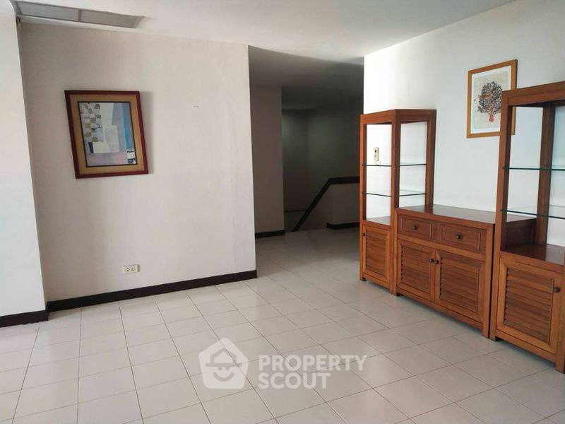 รูป คอนโด 2 ห้องนอน ขนาดใหญ่ 225 ตร.ม. ที่ Rama Harbour View Condominium (ID 3242737) - รูปที่ 7/17