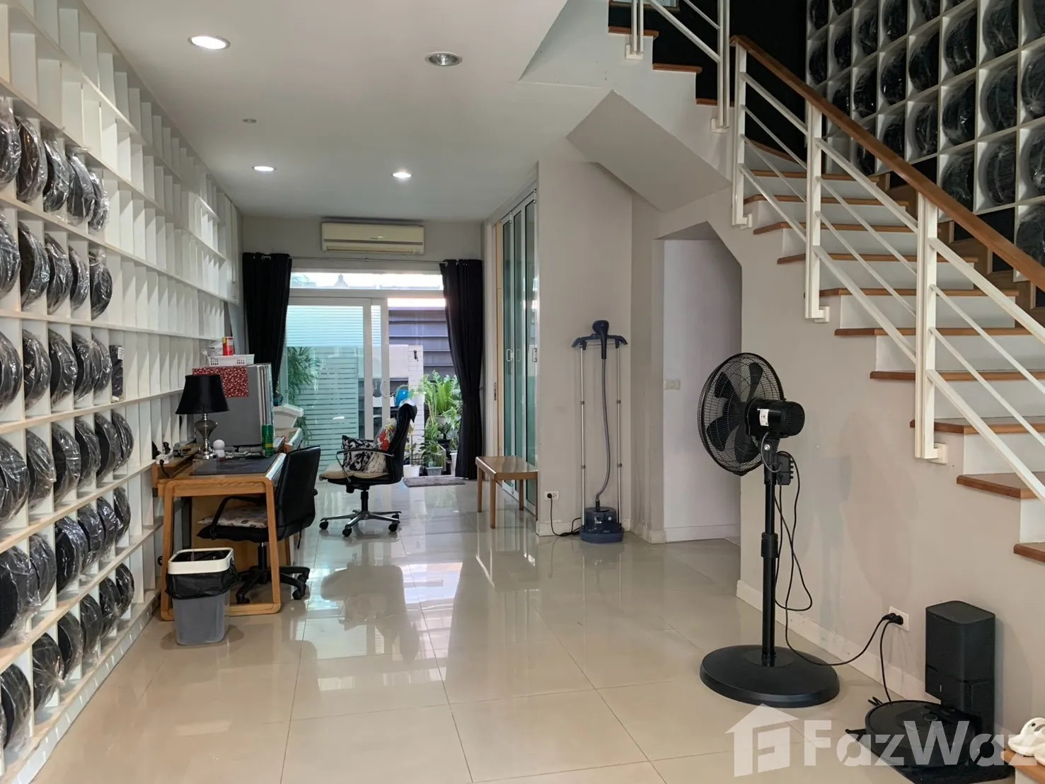 4-bed townhouse for sale, 300 sqm, 48.5 sq wah, Baan Klang Muang Urbanion Rama 9 - Ladprao