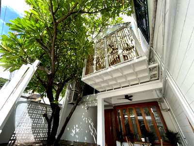 Townhouses for rent Big C Extra Rama 4 : ✨ Newly Renovated Townhouse for Rent near BTS Ekkamai only 650m – Pet allowed 🐶🐱