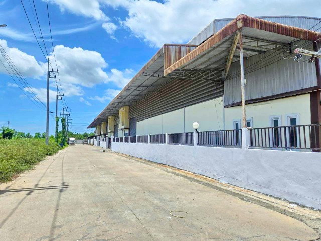 รูป นาดี 650 ตร.ม. โกดังโรงงาน พร้อมออฟฟิศ 2 ชั้น 1 นอน 2 น้ำ  150 ตร.ว. สนามแบดมินตันศรีธนา 850 ม. .ถนนกว้าง รองรับรถเทรลเลอร์ - รูปที่ 8/8