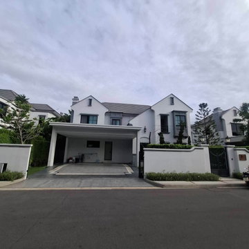 RS7717 For Rent: Detached House at Nantawan Rama 9 – Krungthep Kreetha. A spacious 2-story detached house featuring a private swimming pool.