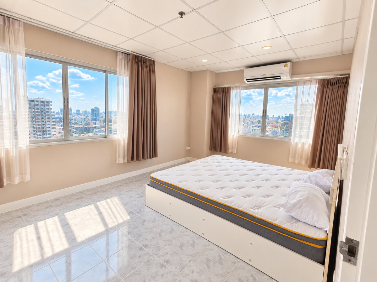 picture ✨ Corner Unit • Double-Side Views • Newly Renovated - 14/18