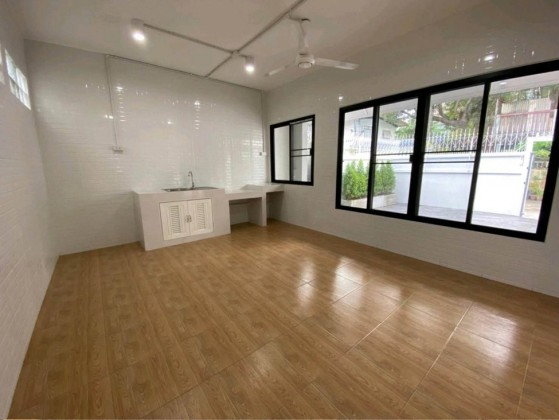 รูป ให้เช่าHome Office บ้านเดี่ยว 2 ชั้น ทำเลสุทธิสาร ลาดพร้าว 48 ใกล้ MRT ภาวนา / Renovate ใหม่ / จอดรถ 7-8 คัน / Home Office จดบริษัทได้ - รูปที่ 5/10