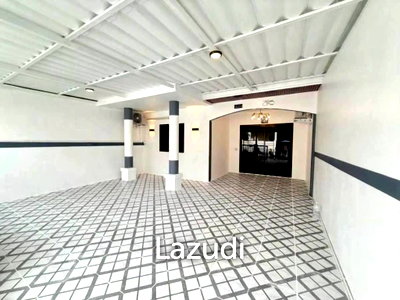 Houses for sale Bang Lamung Chonburi : Beautifully Renovated 4-Bed Home at Pattaya Green Ville