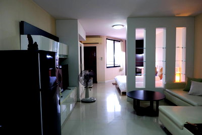 Condos for rent 700 Year Sports Arena Chiang Mai :  The Trio Condo, Spacious, Generously Sized Room with a beautiful Doi Suthep Mountain View. (Tel// LINE 088-5986998)