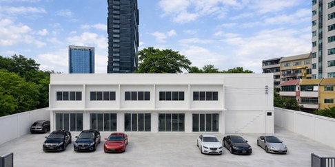 จอดรถ 8คัน สาทร เกือบครึ่งไร่ 160ตร.วา Showrooms 4นอน 4น้ำ ใกล้ BTSสุรศักดิ์ 189ม 822 ตร ม อัสสัมชัญบางรัก 1 กม เอ็มไพร์ทาวเวอร์ 1.5 กม