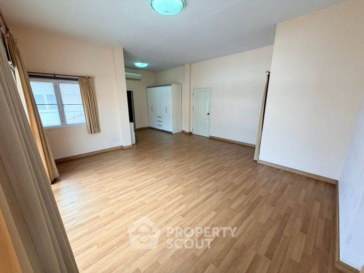 picture Pet-Friendly 3-BR House At Baan Ratcha 3, Bang Yai (ID 3306232) - 20/20