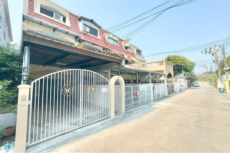 ให้เช่าทาวน์โฮม 3 ชั้น ซอยลาดพร้าว 64 แยก 7 แบบ 4ห้องนอน 3ห้องน้ำ