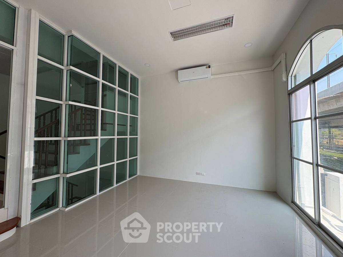รูป ทาวน์เฮาส์ 4 ห้องนอน พื้นที่ 400 ตร.ม. บ้านกลางเมือง มอนติคาร์โล (ID 3315780) - รูปที่ 3/10