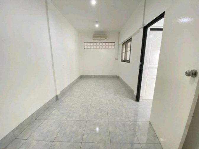 ให้เช่าโฮมออฟฟิศ 4 ห้องนอน 220 ตร.ม. 60 ตร.ว. เขตห้วยขวาง