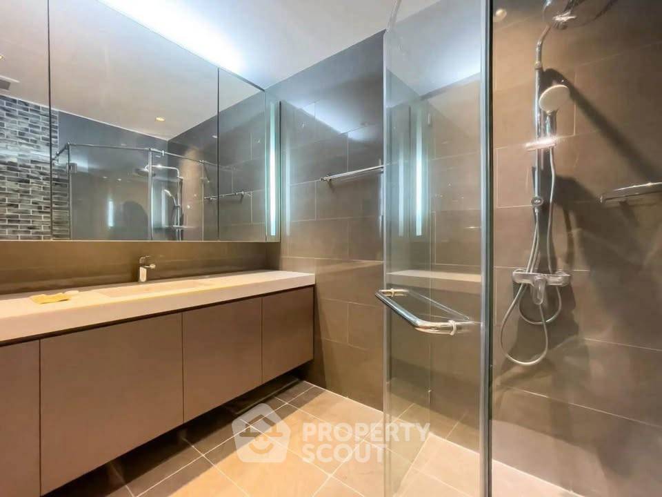 picture 2-BR Condo At The Empire Place Near BTS Saint Louis (ID 3313814) - 10/16