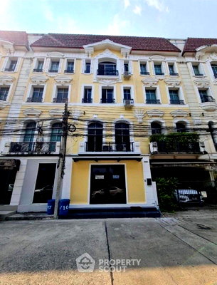 Townhouses for rent Bangkok : Spacious 4-BR 400 Sqm Townhouse At Baan Klang Muang Monte-Carlo (ID 3315780)