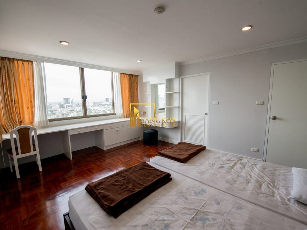 รูป Oriental Towers | Very Spacious 3 Bedroom Condo in Ekkamai - BR6656CD - รูปที่ 10/31