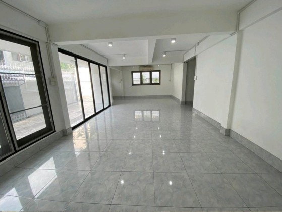 รูป ให้เช่าบ้านเดี่ยว Home Office 2 ชั้น ทำเลสุทธิสาร ลาดพร้าว 48 ใกล้ MRT ภาวนา / Renovate ใหม่ / จอดรถ 7-8 คัน / Home Office จดบริษัทได้ - รูปที่ 4/10