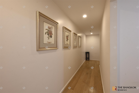 Langsuan Ville near BTS Ratchadamri Luxury Condo at Special Price