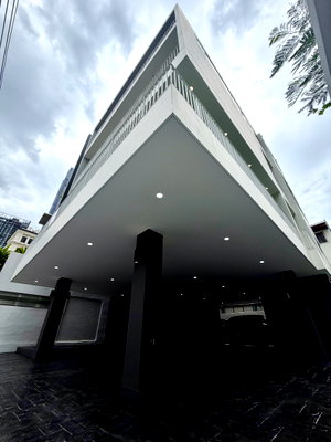 Home office for rent Bangkok : #HHR165 For Rent: Luxury Brand-New Home Office, 700+ sq.m. with Elevator | New CBD Location 📍 Rama 9 📍