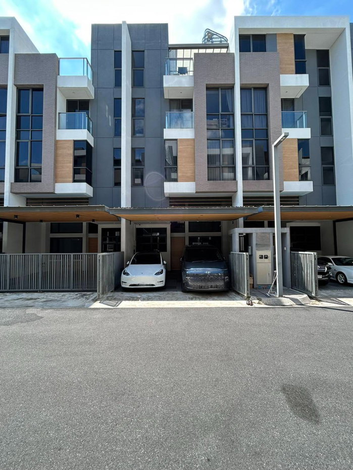 รูป ขายทาวน์โฮมหรู 4.5 ชั้นทำเลดี  หมู่บ้าน Baan 365 พระราม 3 ใกล้ King's Collage International School บ้านสวยเฟอร์นิเจอร์บิ้วอินพร้อมเข้าอยู่ - รูปที่ 1/14