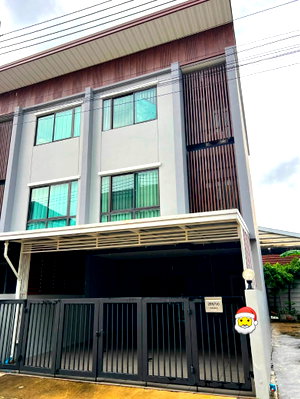 เช่าทาวน์โฮม วิทยาลัยสารพัดช่างพระนคร : 🏠✨ ให้เช่า Townhome 3 ชั้น หลังมุม | Siri House Ratchada 18 4 ห้องนอน 3 ห้องน้ำ รัชดา 18 – ลาดพร้าว 80 – เหม่งจ๋าย 🛋️ เฟอร์นิเจอร์ใหม่ พร้อมเข้าอยู่