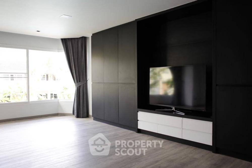 รูป คอนโด 3 ห้องนอน 650 ตร.ม. Prompak Gardens ใกล้ BTS พร้อมพงษ์ (ID 1032317) - รูปที่ 32/48