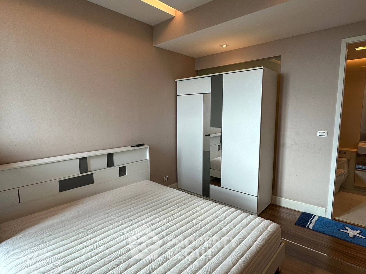 picture 37th-Floor 2-BR Condo, Equinox Paholyothin-Viphavadee, BTS Ha Yaek Lat Phrao (ID 2837956) - 3/8