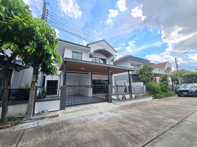 4-bed house for sale, 120 sqm, 39.2 sq wah, Baan Burirom Ramindra-Safari