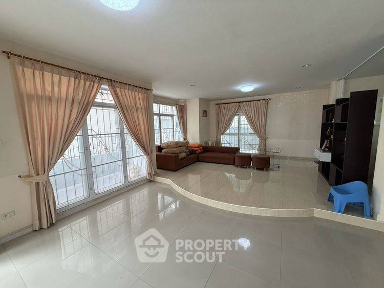 picture Pet-Friendly 3-BR House At Baan Ratcha 3, Bang Yai (ID 3306232) - 10/20