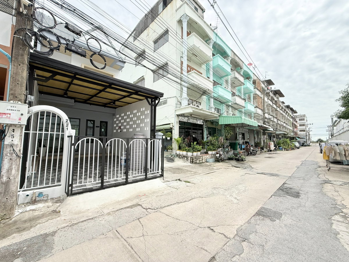 รูป บ้านแต่งใหม่ ทำเลดี หลังมุม เดินทางง่าย หมู่บ้านสินทอง ถนนร่มเกล้า 28 ต้นซอย แขวงคลองสามประเวศ เขตลาดกระบัง ราคาถูก - รูปที่ 3/28