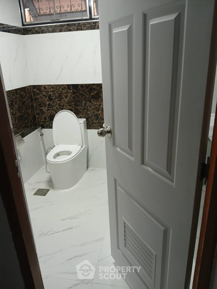 รูป บ้าน 4 ห้องนอน ขนาด 260 ตร.ม. พระโขนงเหนือ ใกล้ BTS เอกมัย (ID 3314029) - รูปที่ 14/16