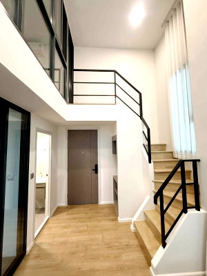 คอนโดให้เช่า : 🏙️ ปล่อยเช่า Modiz Rhyme Ramkhamhaeng ห้องหรู Duplex 2 ชั้น ห้องมุมผนังไม่ติดใคร ชั้นสูง 28 วิวเมืองสวยสับ! ✨