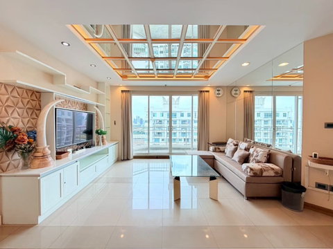 Condo for rent, 3 bedrooms, luxury decoration: Supalai Wellington: near MRT Cultural Center and close to Expressway entrance and exit point.